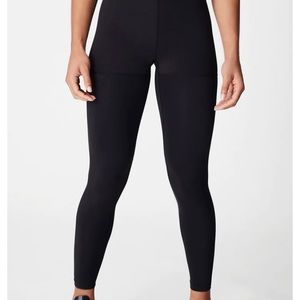 CROSS FRONT HIGH WAISTED SCRUNCH BUM LEGGINGS - BLACK